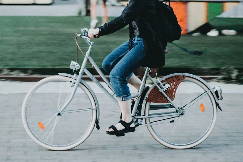 Dodatkowe wolne za jazdę rowerem do pracy? Pomysł posła Porozumienia